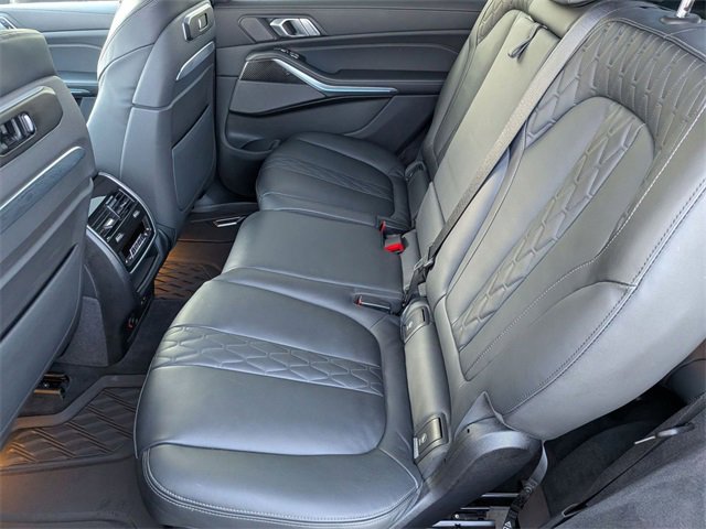 Used 2025 BMW X7 M60i w/ Climate Comfort Package image 27