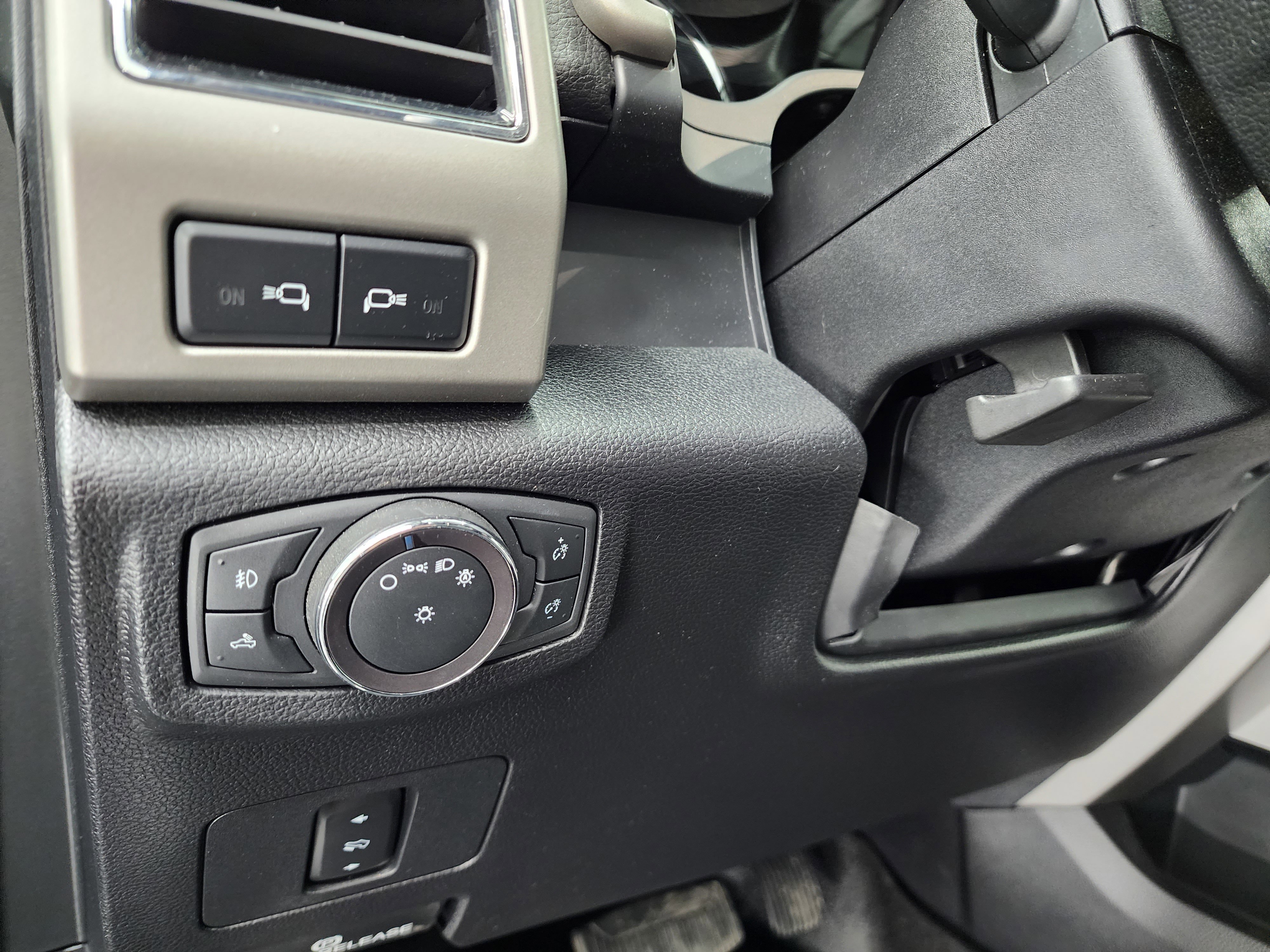 Used 2019 Ford F350 Lariat w/ Chrome Package image 45