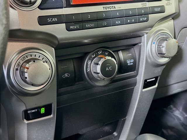 Used 2021 Nissan Titan SL w/ Moonroof Package image 17