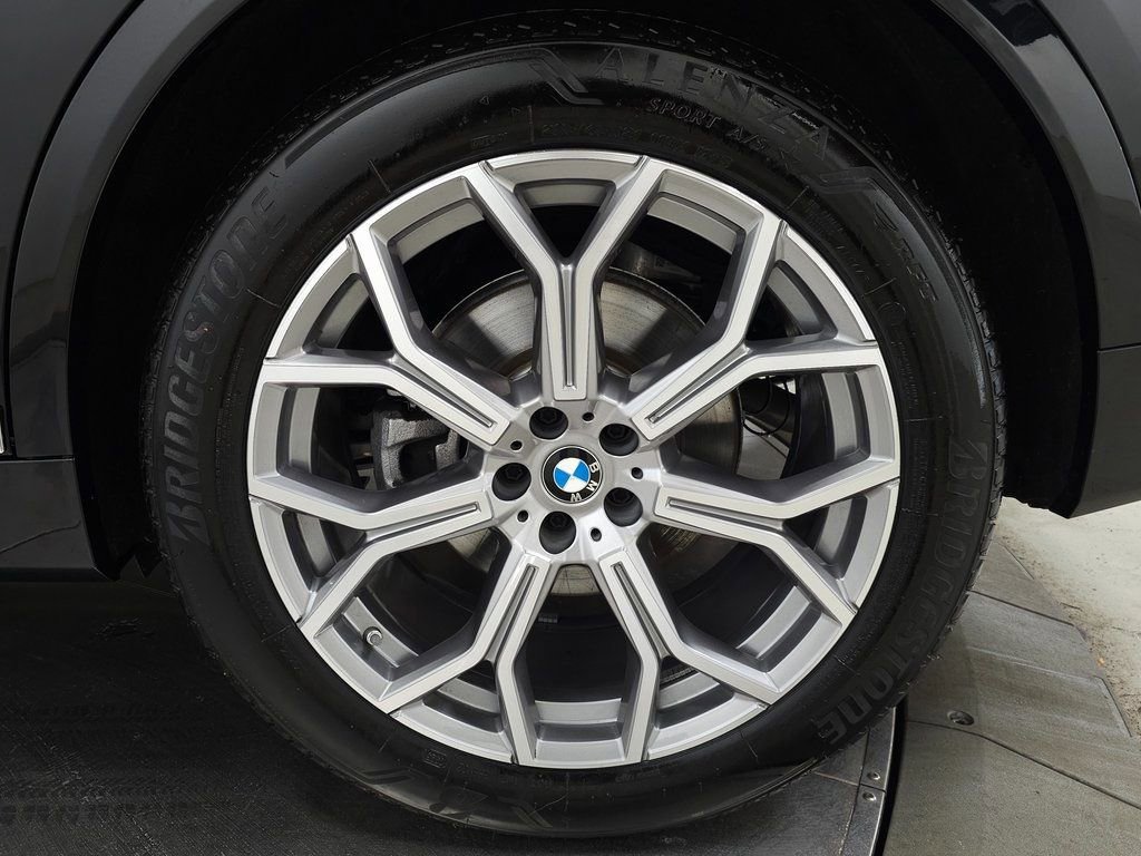 Used 2025 BMW X7 xDrive40i w/ Climate Comfort Package image 12