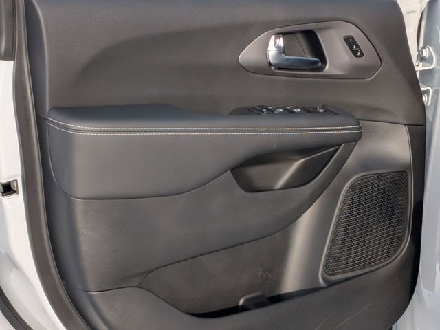 New 2026 Chrysler Pacifica Select image 13