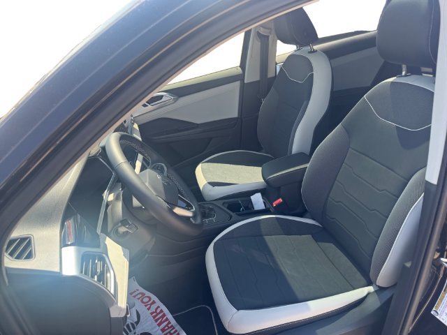 New 2026 Volkswagen Taos SE FWD image 9