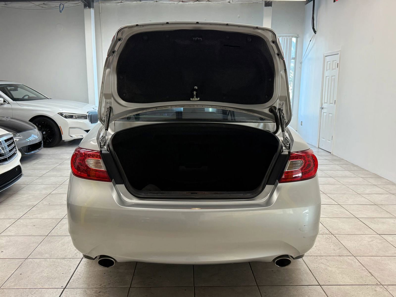 Used 2012 INFINITI M37 w/ Premium Pkg image 18