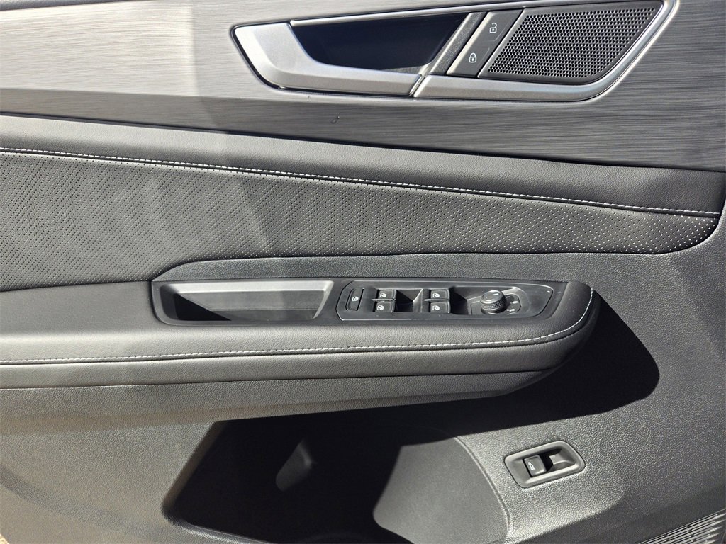 New 2026 Volkswagen Atlas Cross Sport SE image 18