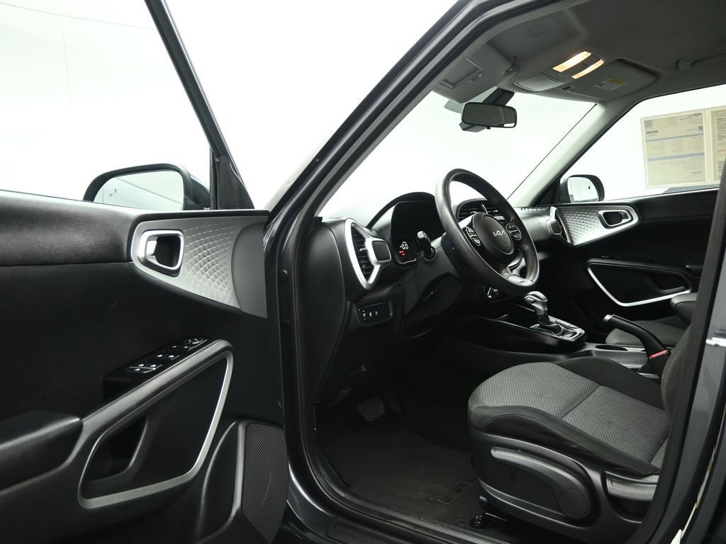 Used 2023 Kia Soul LX w/ Option Group 015 image 9