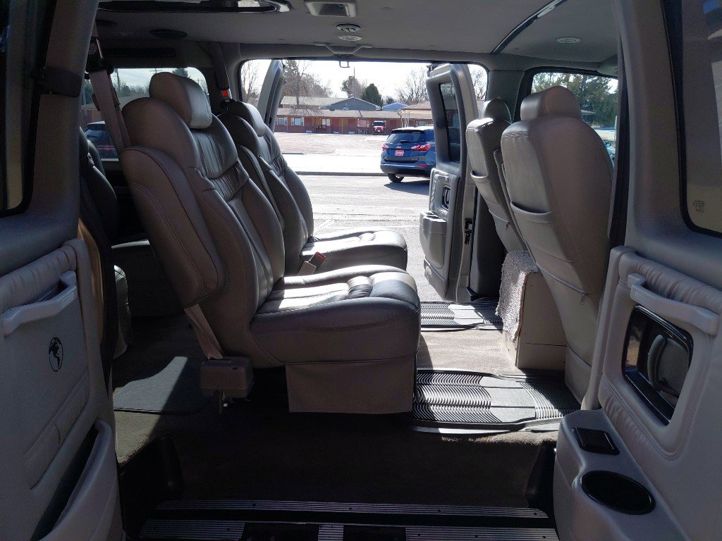 Used 2005 GMC Savana 1500 AWD w/ Preferred Equipment Group image 12
