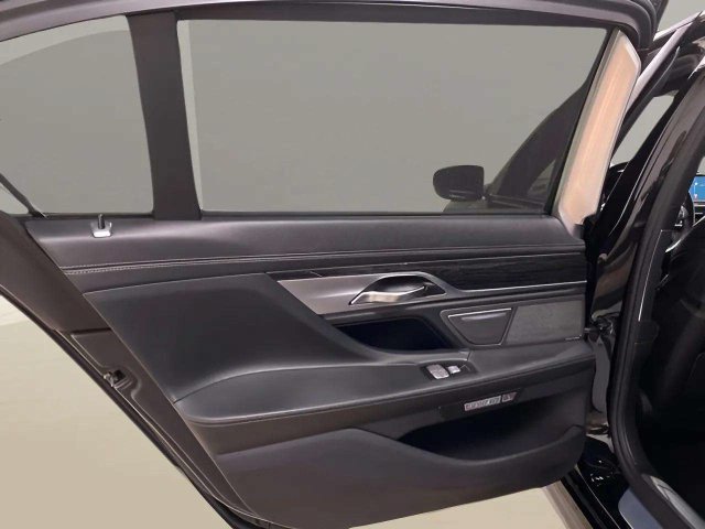 Used 2017 BMW 740i RWD image 64