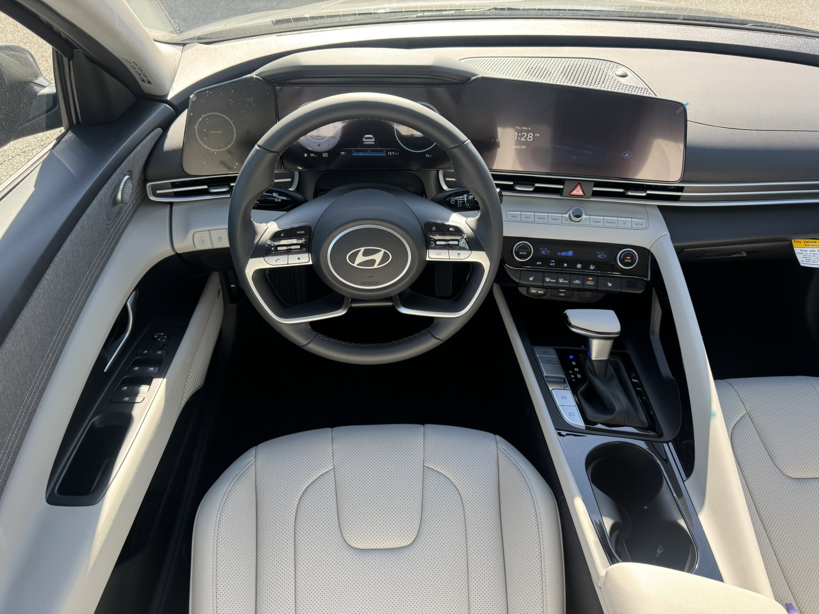 New 2025 Hyundai Elantra Limited w/ Cargo Package image 15