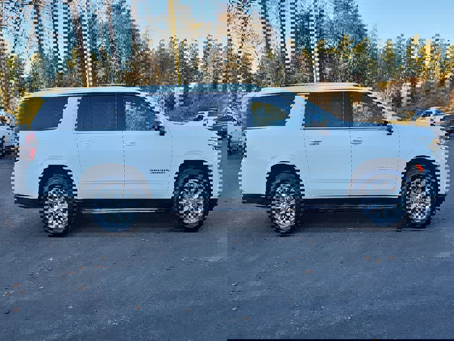 Used 2023 Chevrolet Suburban Premier image 2