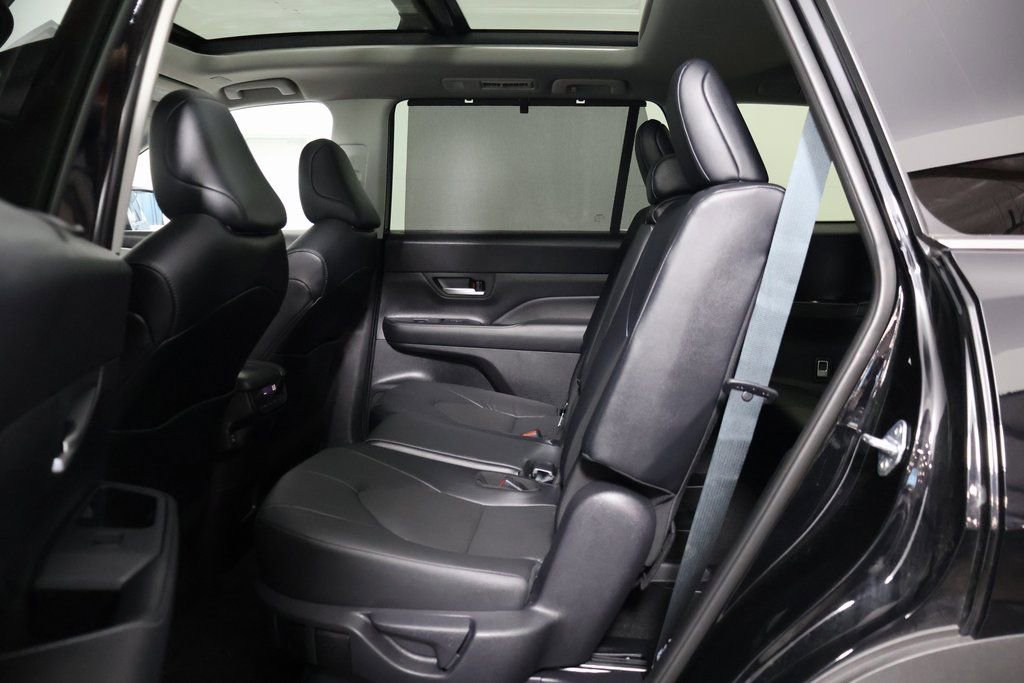 Used 2025 Toyota Grand Highlander XLE FWD image 11