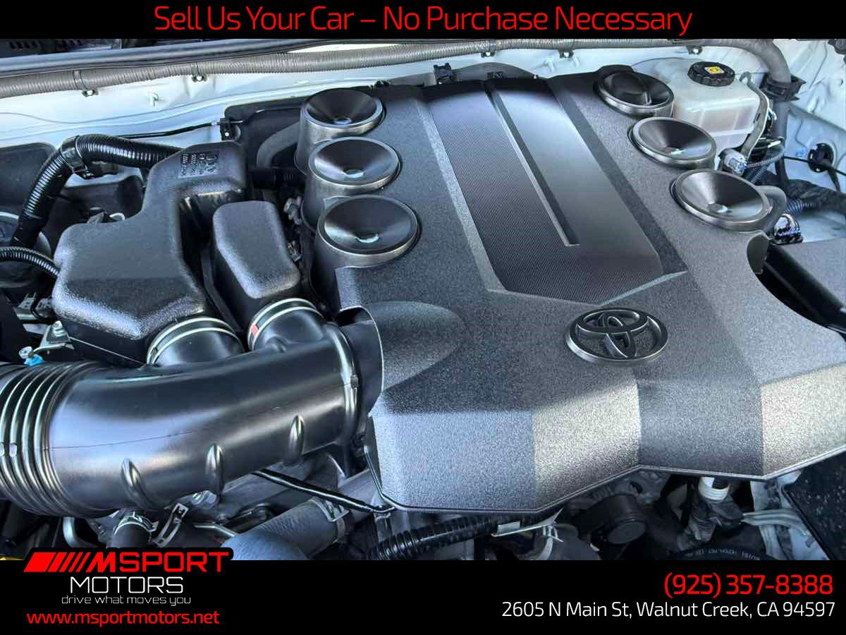Used 2018 Toyota 4Runner SR5 AWD/4WD image 33