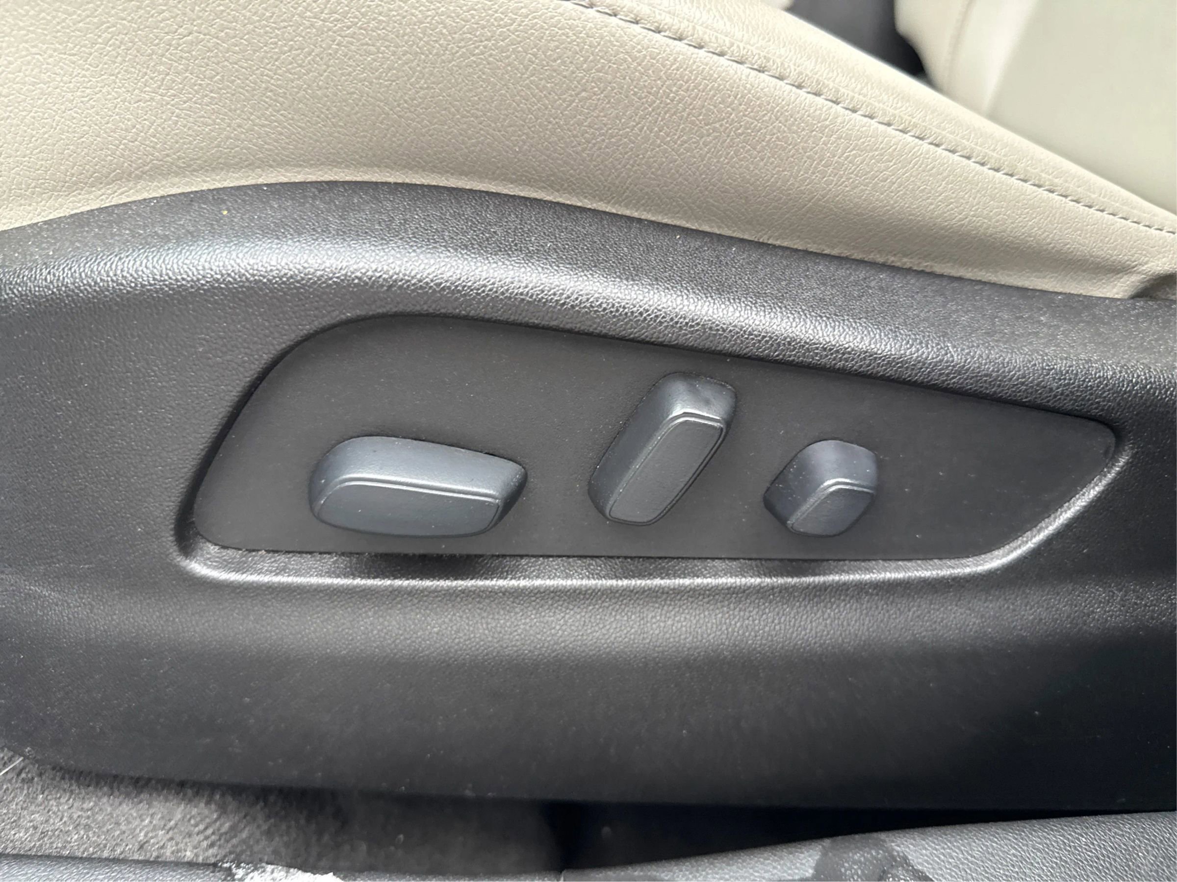 Used 2019 Cadillac XT4 Luxury FWD image 23