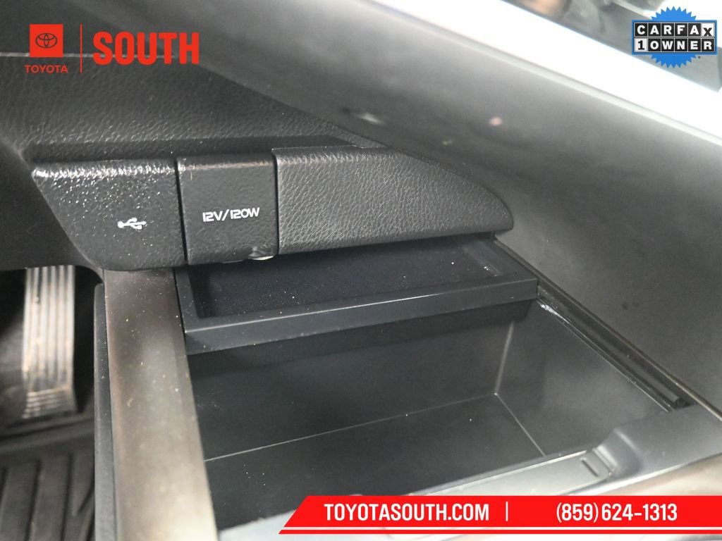 Used 2021 Toyota Camry SE w/ Convenience Package image 17