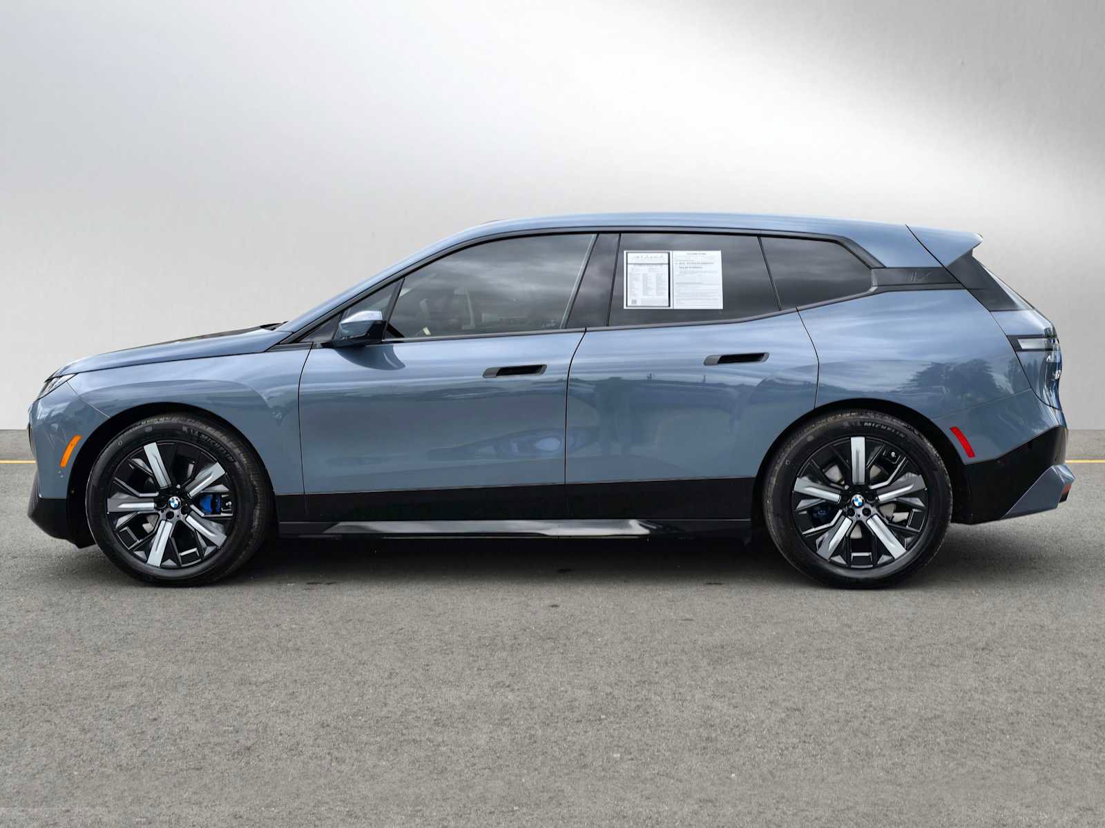 Used 2023 BMW iX xDrive50 w/ Premium Package AWD/4WD image 6