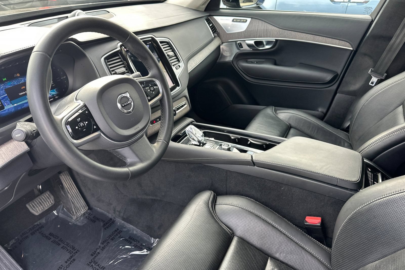 Used 2023 Volvo XC90 T8 Ultimate w/ Lounge Package AWD/4WD image 14