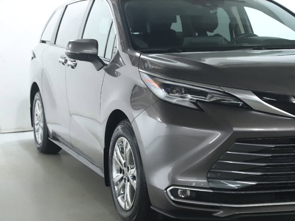 Certified 2022 Toyota Sienna Platinum AWD/4WD image 8