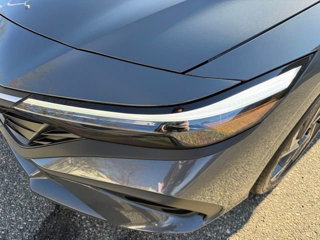 Certified 2025 Hyundai Elantra Sport image 33