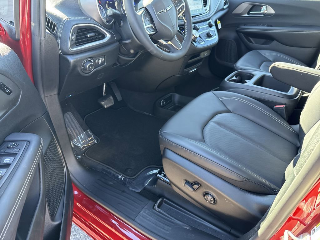 New 2026 Chrysler Pacifica Select image 26