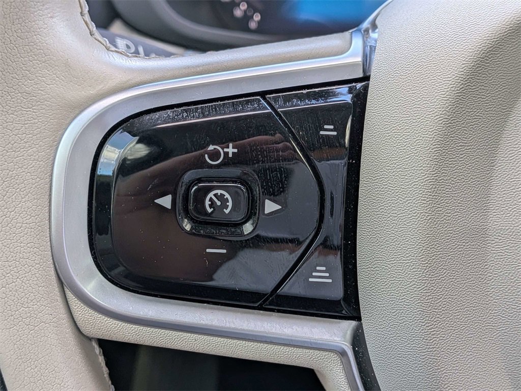 Certified 2023 Volvo XC60 B5 Ultimate w/ Climate Package image 26