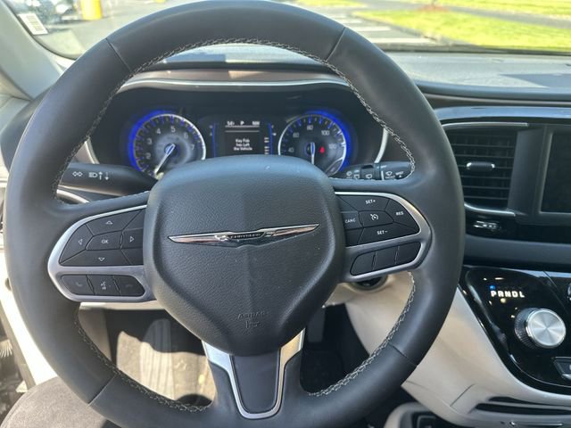 Used 2023 Chrysler Voyager LX image 13