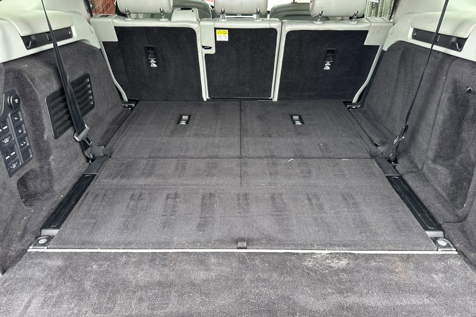 Used 2020 Land Rover Discovery HSE Luxury image 16