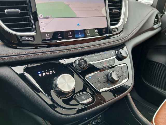 Used 2025 Chrysler Pacifica Pinnacle image 23