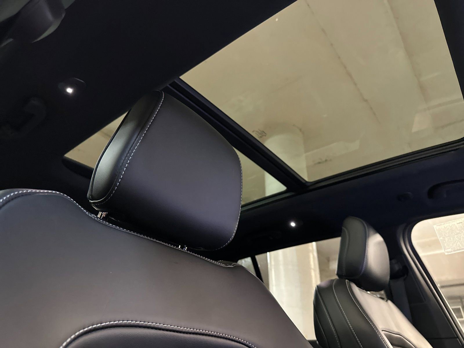 New 2025 Jeep Grand Cherokee Limited w/ Black Appearance Package image 16