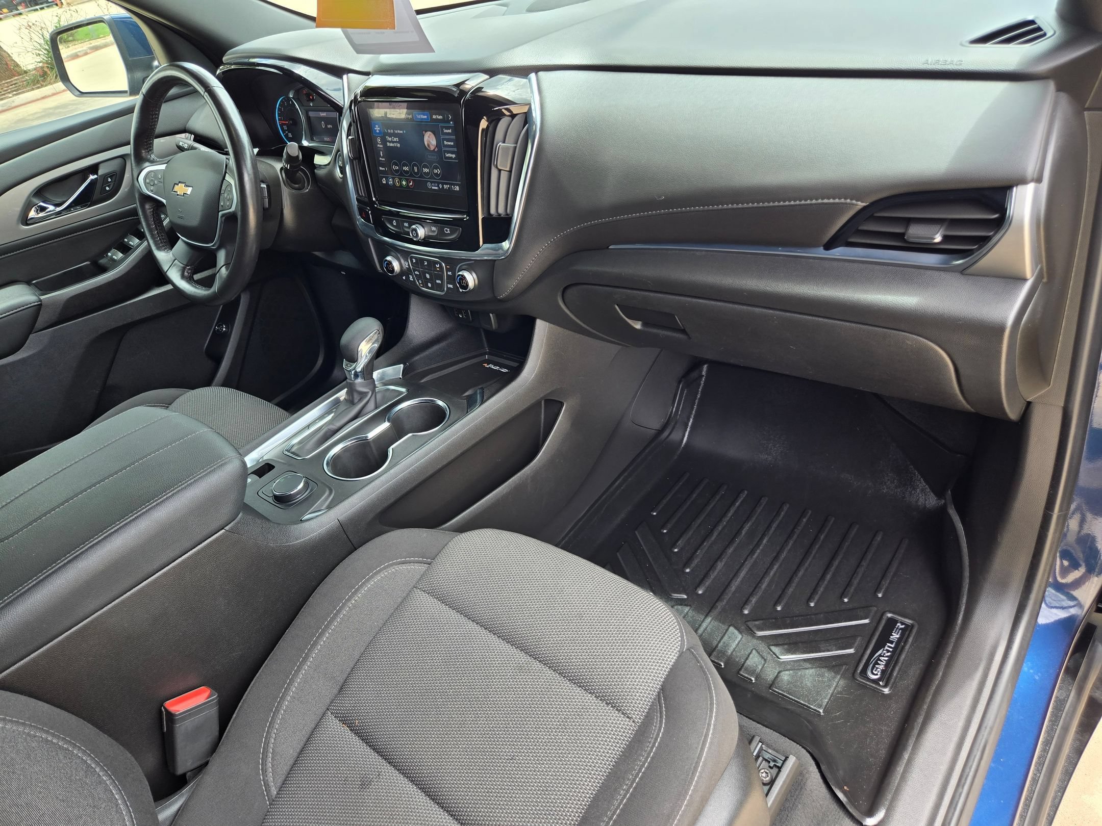 Used 2022 Chevrolet Traverse LT FWD image 25
