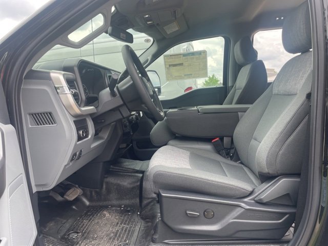 New 2025 Ford F550 4x4 Crew Cab Super Duty w/ XLT Value Package image 16