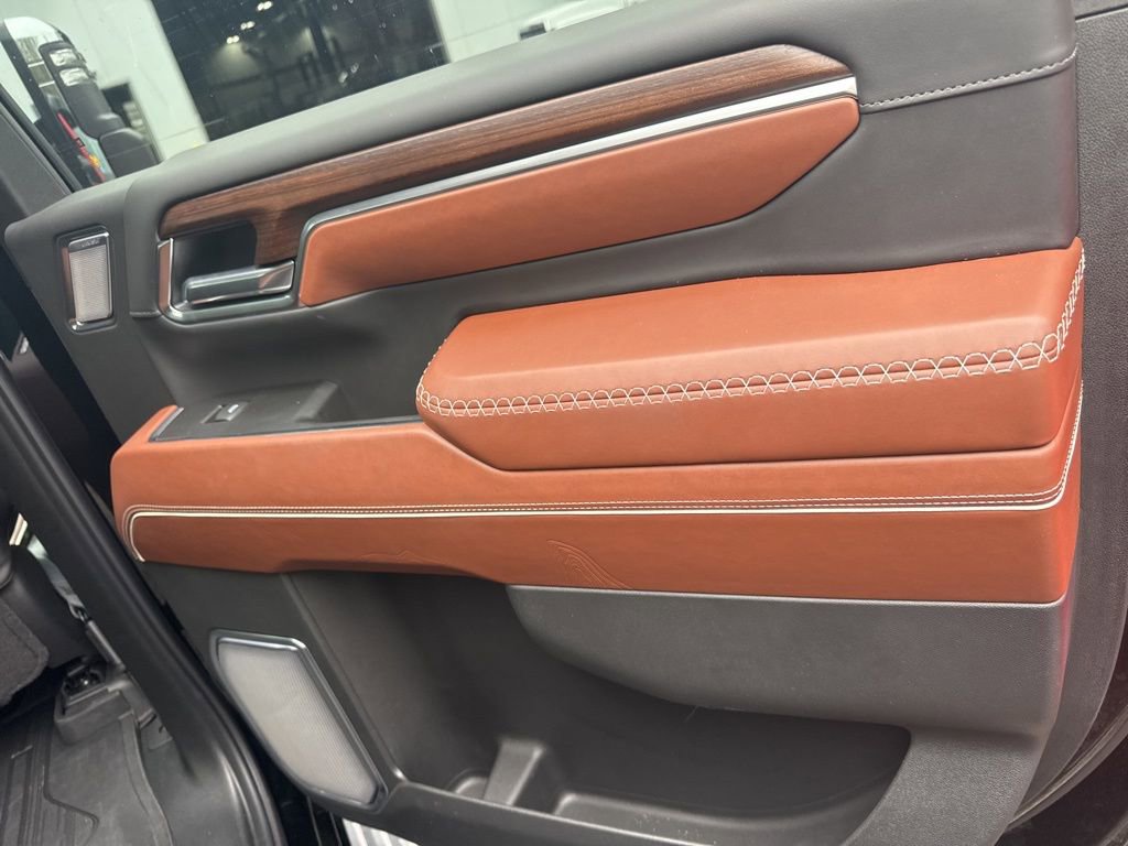 Used 2025 GMC Sierra 2500 Denali Ultimate w/ Max Trailering Package image 7