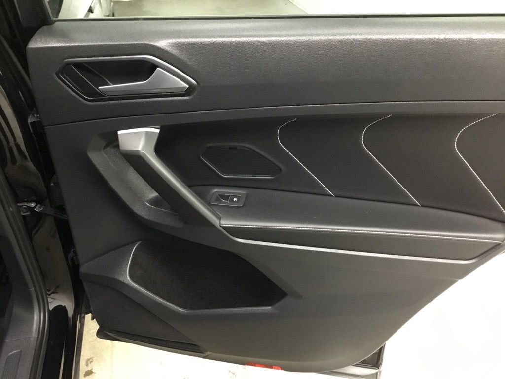 Used 2022 Volkswagen Tiguan SE AWD/4WD image 42
