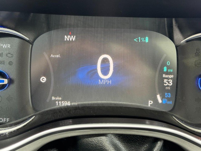 Used 2024 Chrysler Pacifica Premium FWD image 21