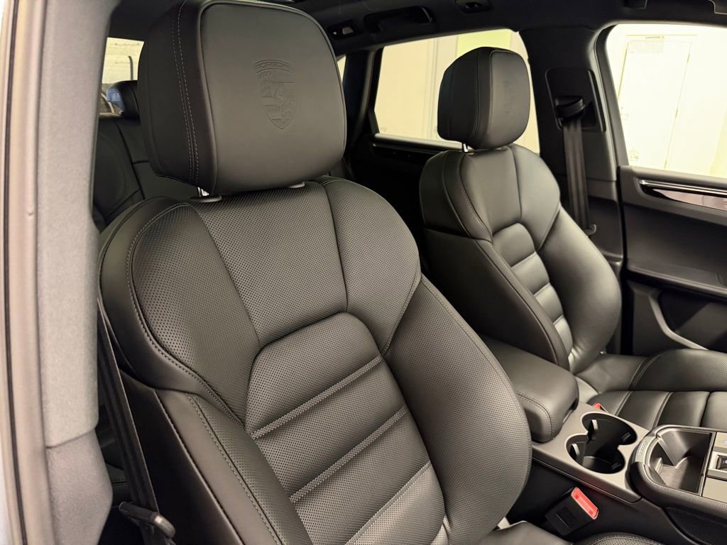 Certified 2026 Porsche Macan Turbo AWD/4WD image 26