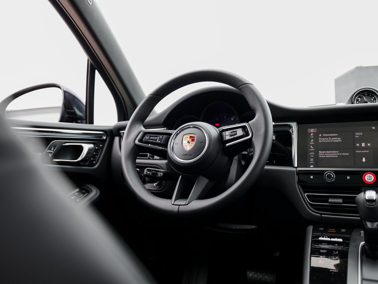 Certified 2026 Porsche Macan AWD/4WD image 25