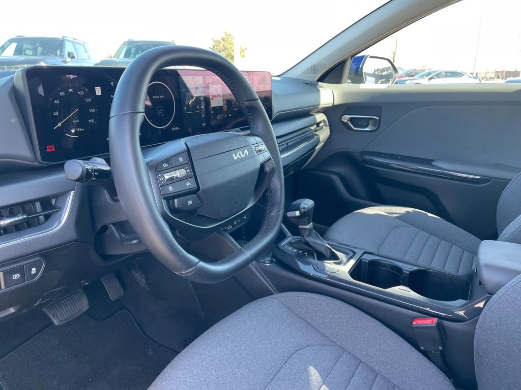 Used 2025 Kia K4 EX image 9
