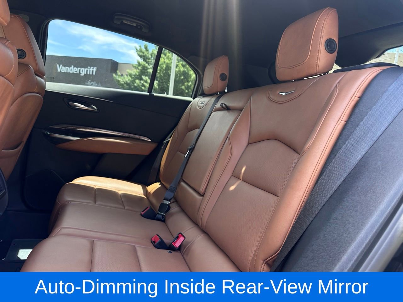 Used 2020 Cadillac XT4 Premium Luxury FWD image 14