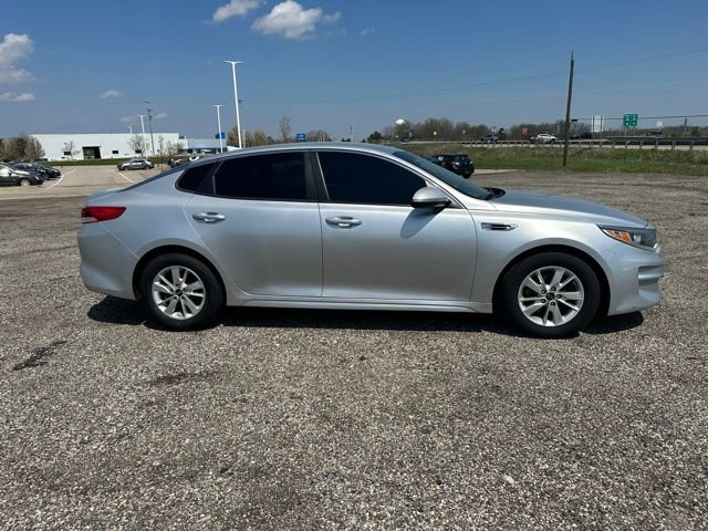 Used 2018 Kia Optima LX w/ Convenience Package FWD image 2