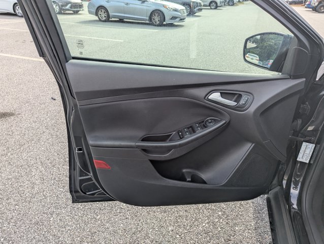 Used 2015 Ford Focus SE FWD image 21
