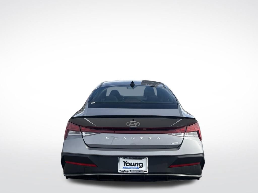 Used 2025 Hyundai Elantra SEL FWD image 6