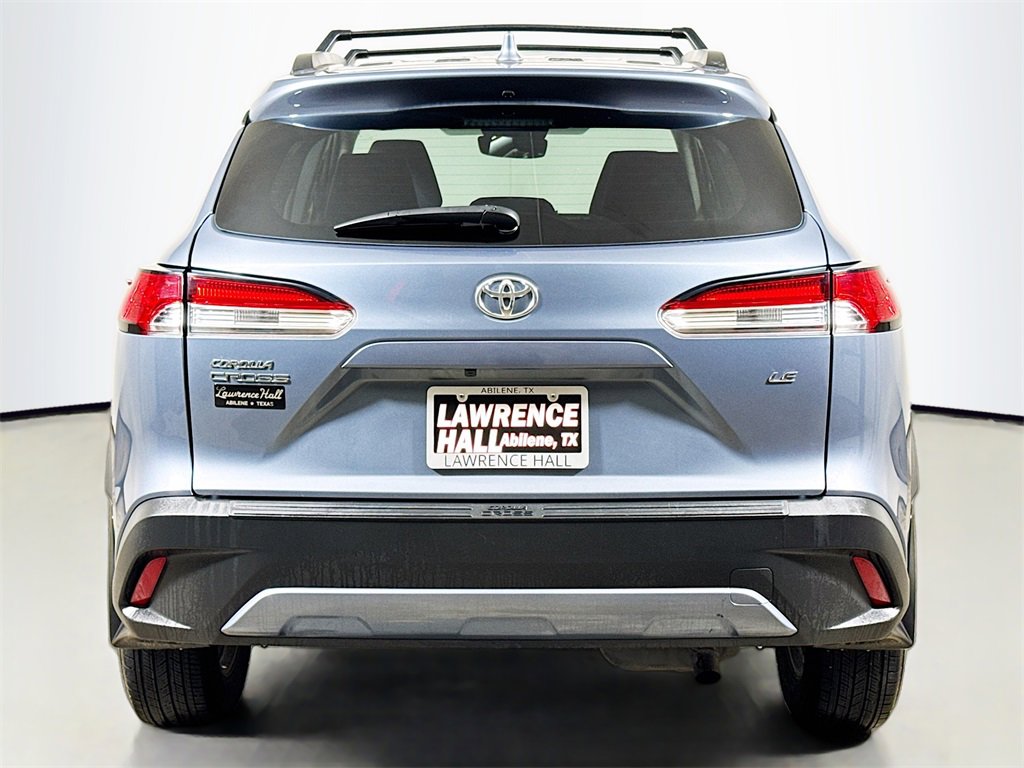 Used 2024 Toyota Corolla Cross LE image 5