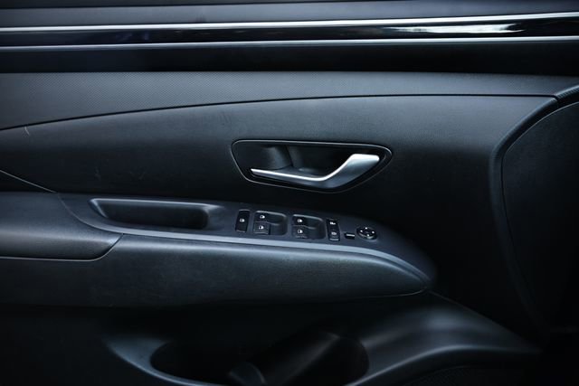 Used 2023 Hyundai Tucson SE image 14