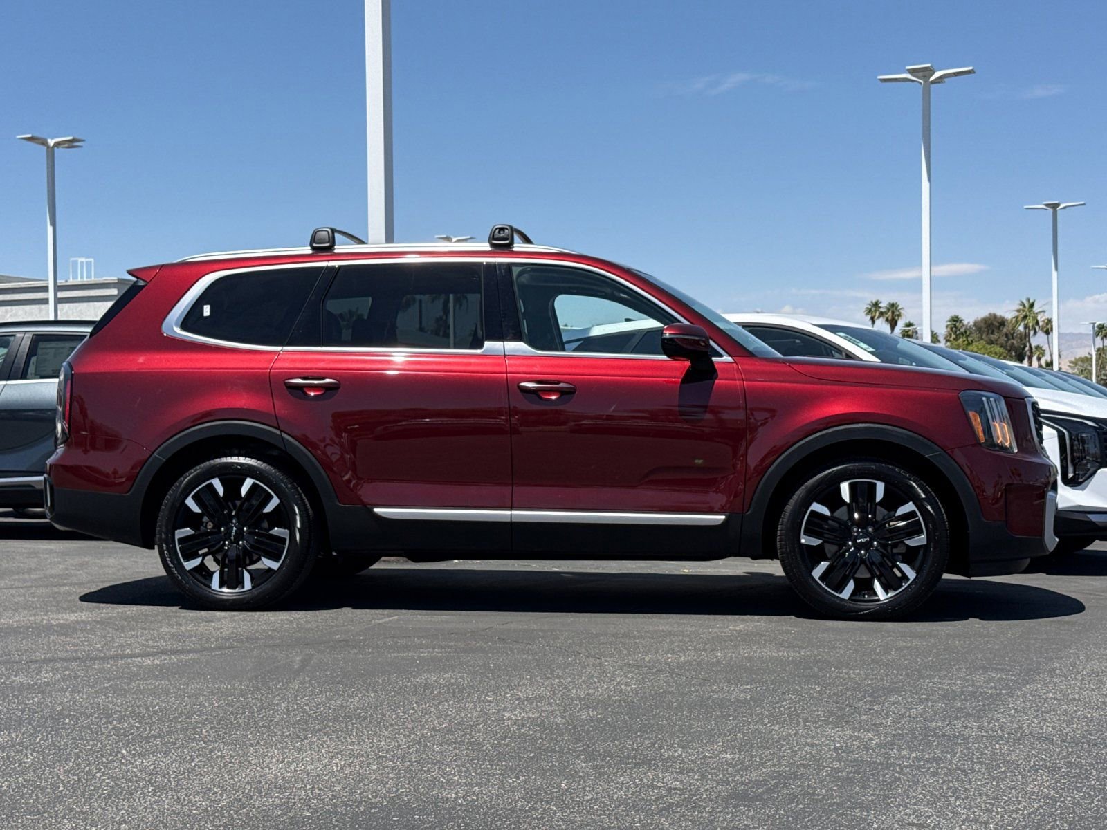 Certified 2024 Kia Telluride SX w/ Towing Package FWD image 2