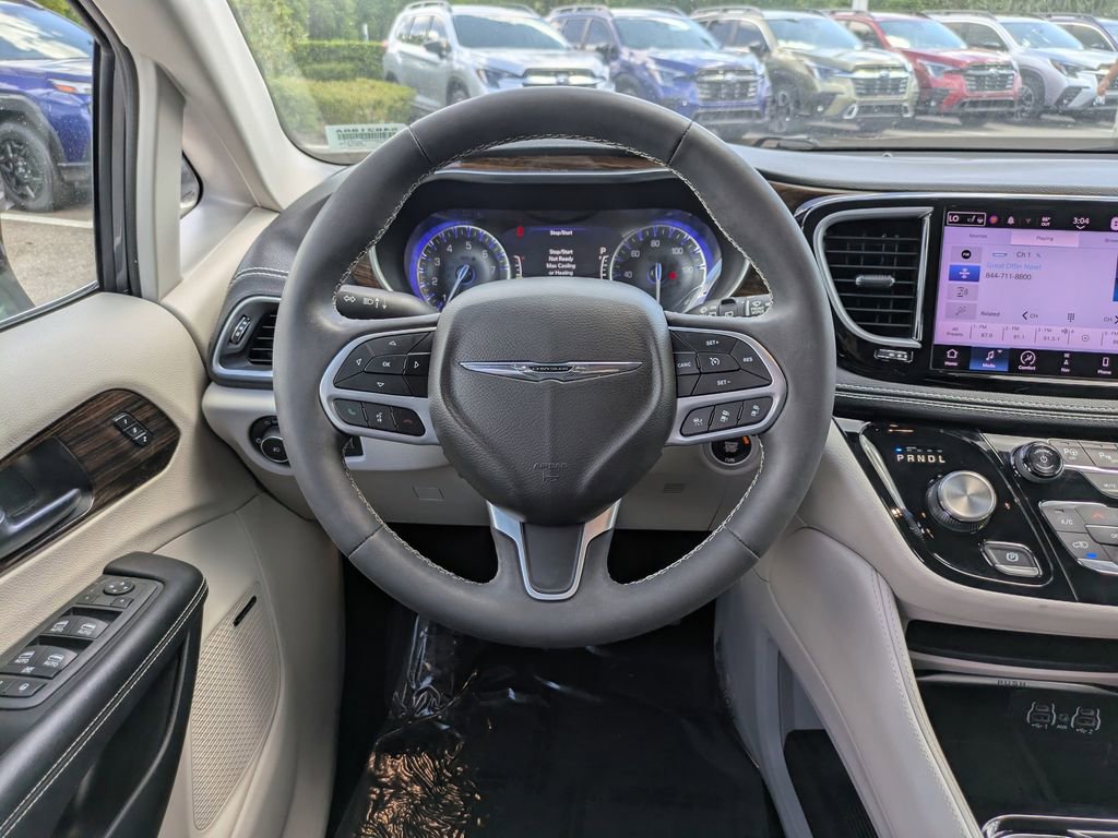 Used 2022 Chrysler Pacifica Limited image 17