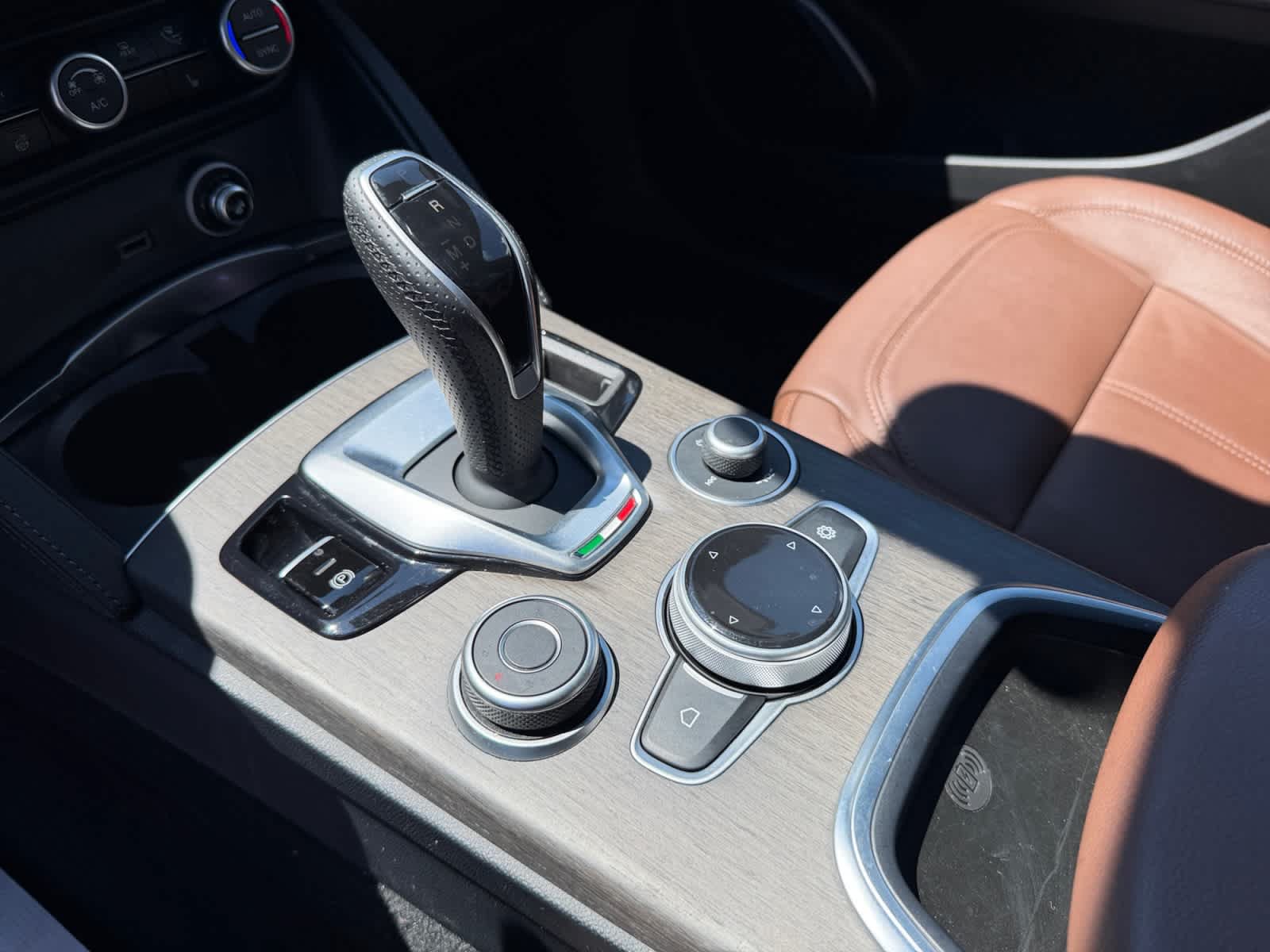 Used 2023 Alfa Romeo Stelvio Ti AWD/4WD image 25