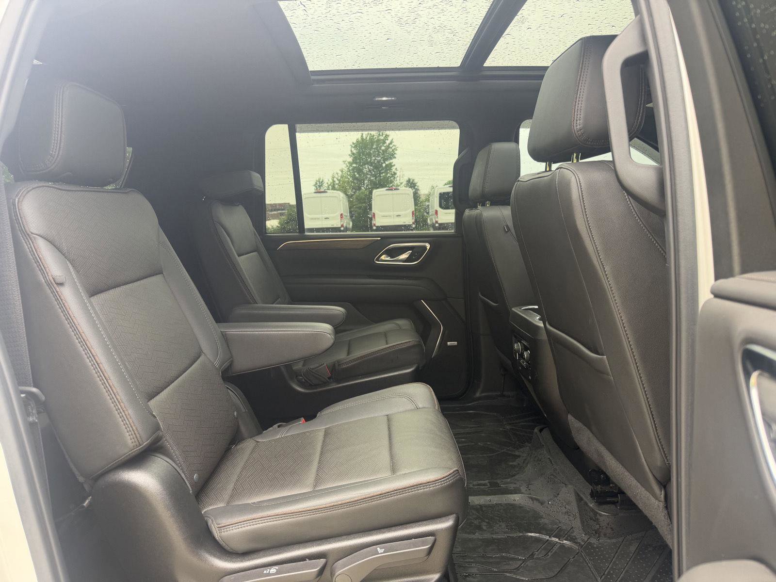 Used 2024 Chevrolet Suburban High Country w/ Premium Package AWD/4WD image 23