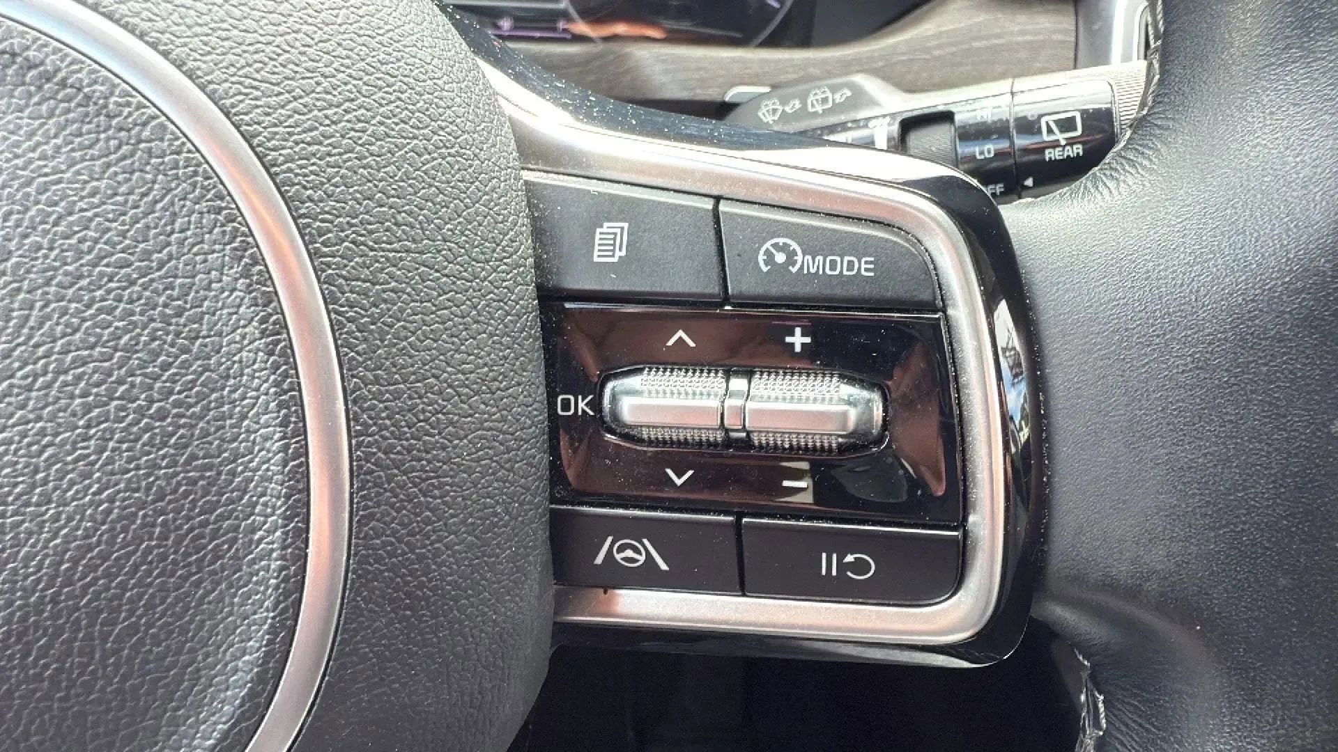 Used 2022 Kia Sorento S w/ Panoramic Sunroof Package image 11