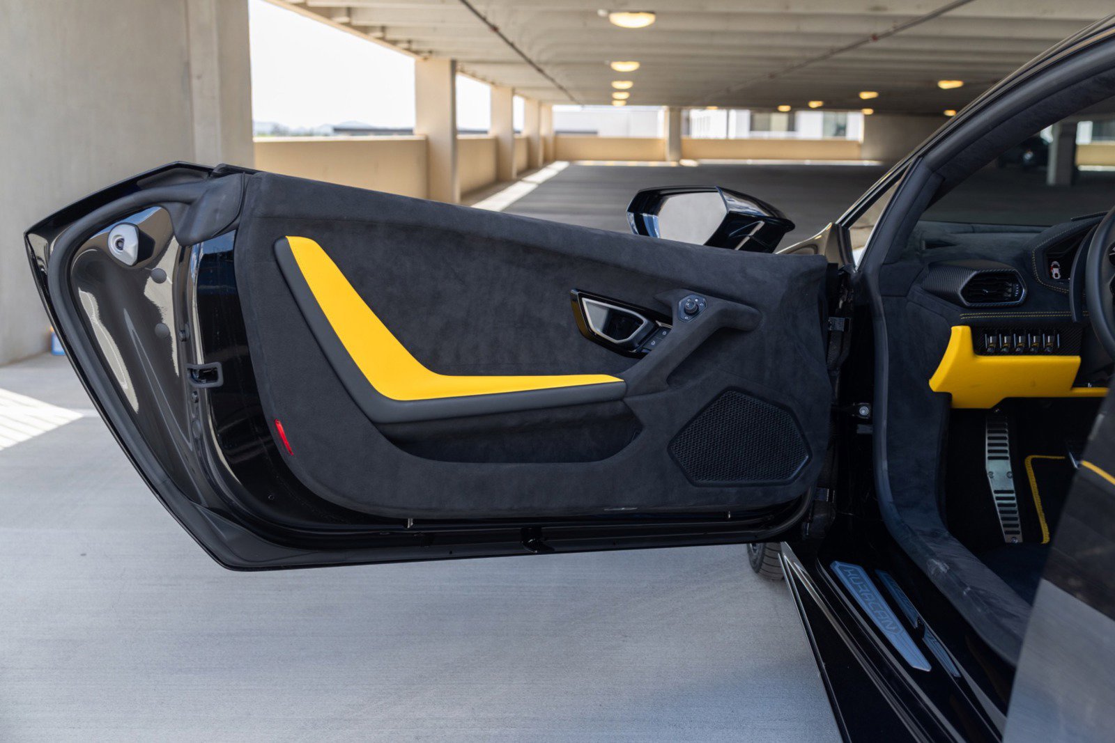 Used 2024 Lamborghini Huracan Tecnica image 33