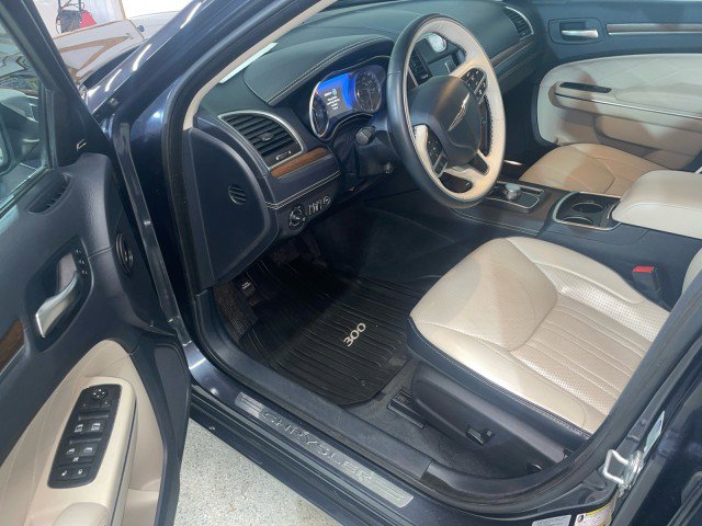 Used 2017 Chrysler 300 C Platinum w/ Safetytec Plus Group image 10