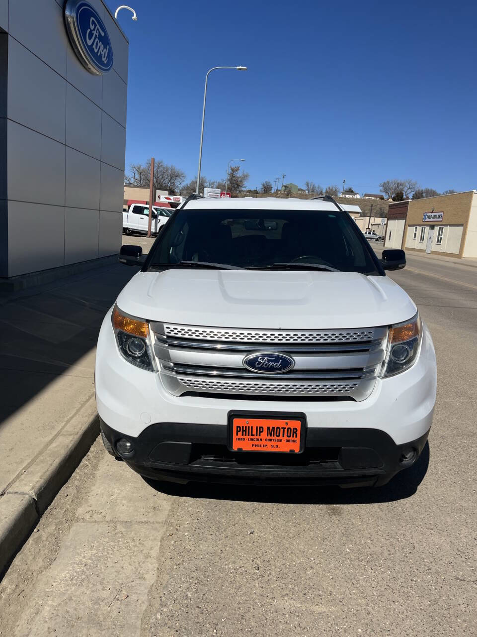 Used 2013 Ford Explorer XLT image 2