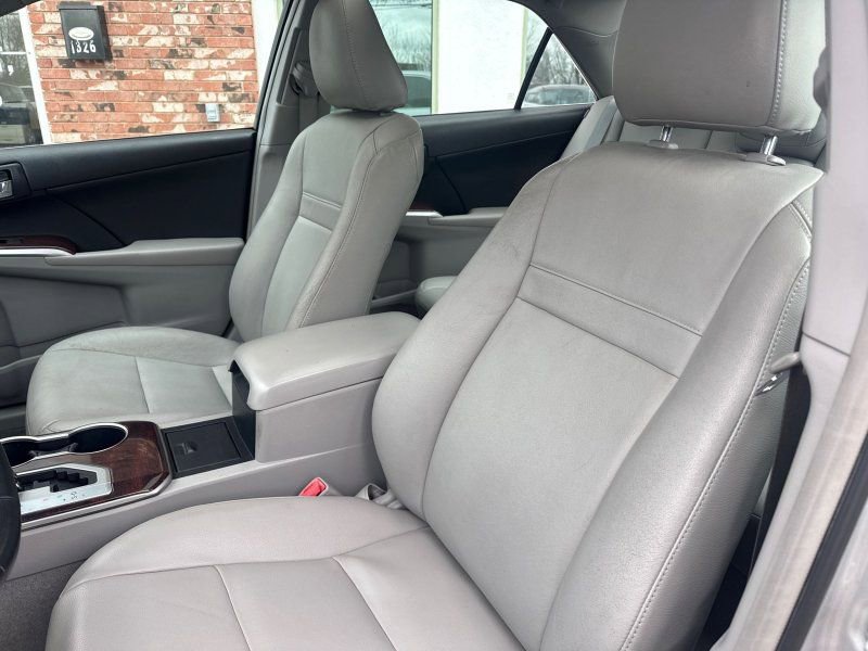 Used 2013 Toyota Camry XLE image 10
